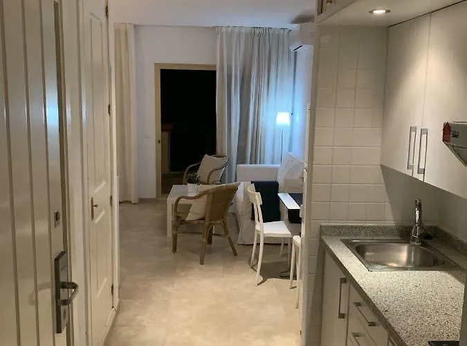 Estudio Con Insuperables Vistas Al Mar: Aparcamiento Apartament Marbella